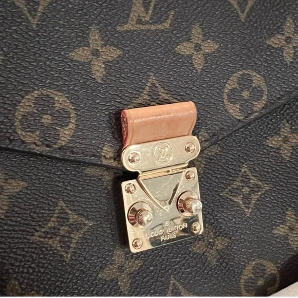 Louis Vuitton Monogram Pochette Metis - Picture 9 of 16